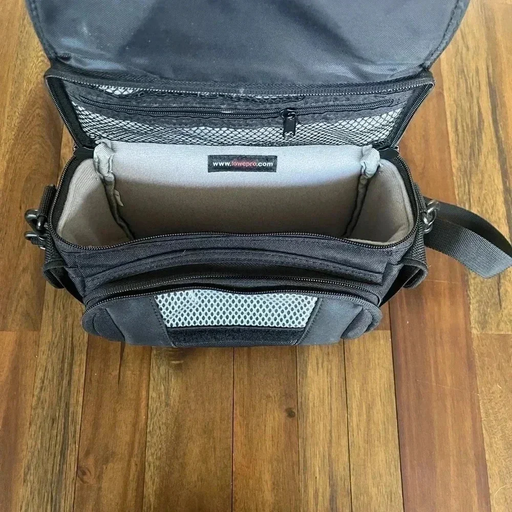 Lowepro edit 130 black camera case